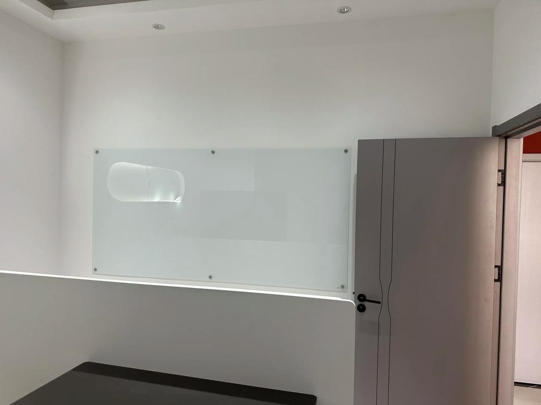玻璃白板 融合现代设计理念的高效办公工具